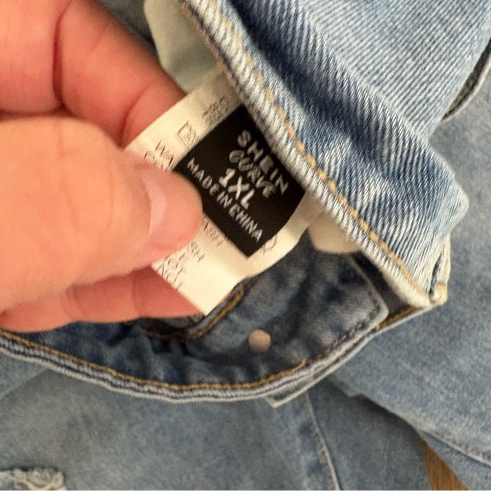 Shein Distressed Jeans L2 - Picture 3 of 5